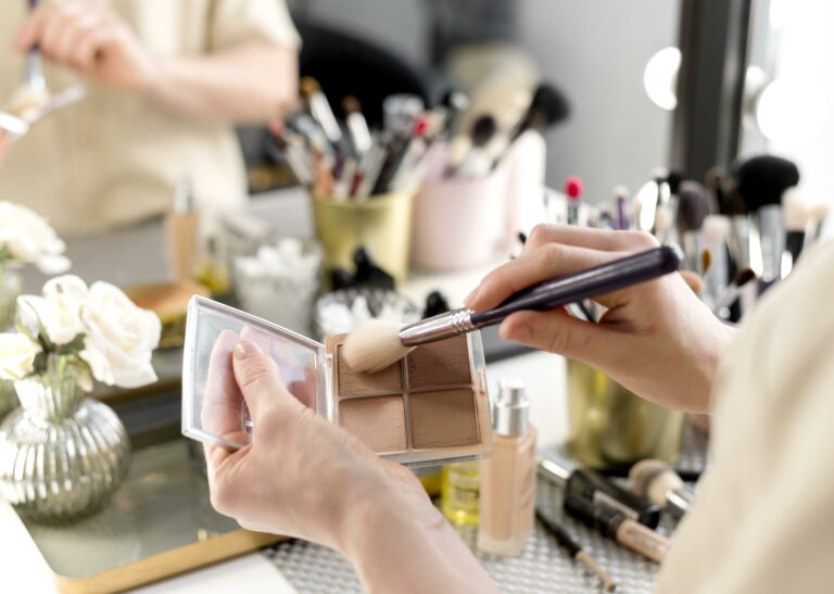 primer-plano-de-bronceador-maquillaje